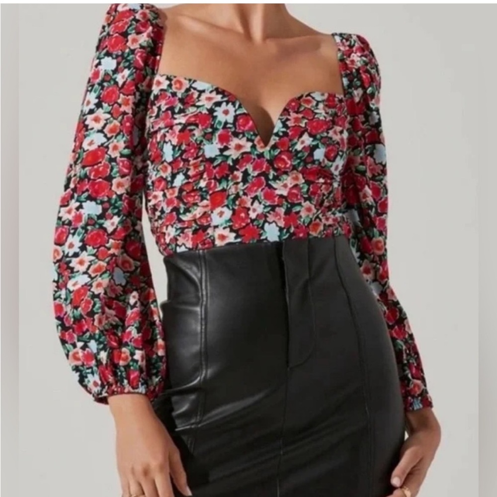 Astr The Label Floral Print V Wire Long Sleeve Crop Top Side Zip Size XS